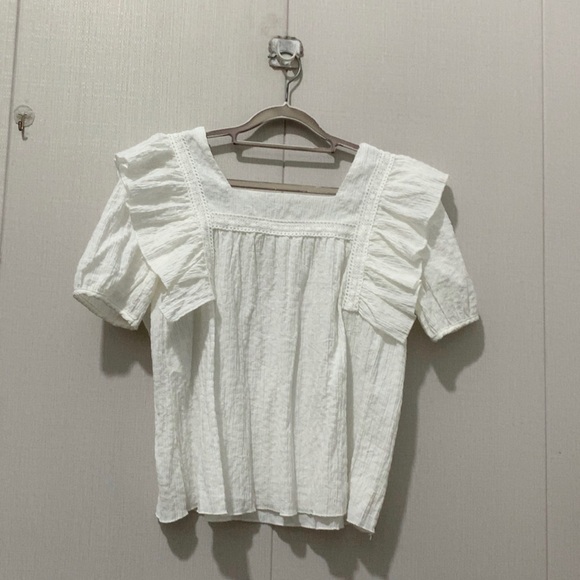 Elegant White Ruffled Women's Top - Picture 2 of 2